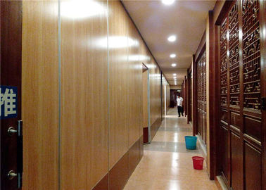Λειτουργικά χωρίσματα, ακουστικός τοίχος διαιρετών δωματίων αίθουσας συνδιαλέξεων