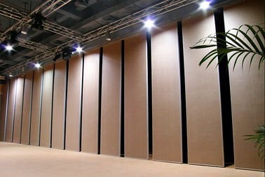 Ξύλινος τοίχος χωρισμάτων επιφάνειας λειτουργικός Soundproof για το κέντρο έκθεσης