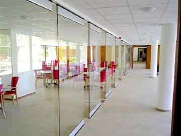 12 χιλ. πάχους διαφανείς τοίχοι χωρισμάτων γυαλιού γλιστρώντας για τη αίθουσα συνδιαλέξεων