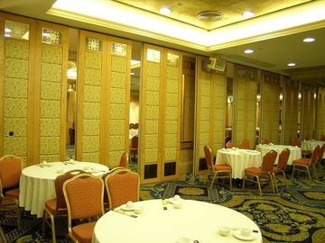 Τοποθετημένοι σε στρώματα διακοσμητικοί κινητοί τοίχος χωρισμάτων/ξενοδοχείο που διπλώνει το διαιρέτη δωματίων