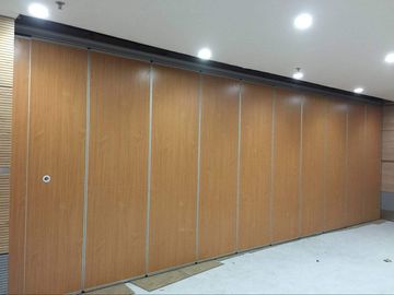 Ξύλινος πίνακας Μαλαισία που διπλώνει τους τοίχους χωρισμάτων, εμπορικός ακουστικός τοίχος διαιρετών δωματίων