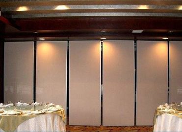 Πτυσσόμενη πόρτα ταλάντευσης που οι ξύλινες επιτροπές που διπλώνουν τα χωρίσματα επιτροπής τοίχων για την αίθουσα συνεδριάσεων των γραφείων