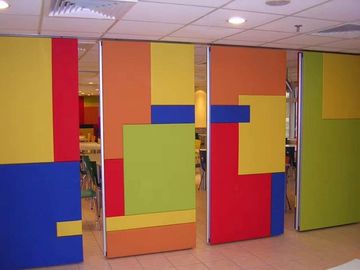 Ακουστικοί μετακινούμενοι διπλώνοντας τοίχοι χωρισμάτων, πολυ διαιρέτες δωματίων αλουμινίου χρώματος γλιστρώντας