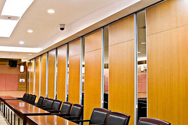 Πάτωμα εύκαμπτο ξύλινο γραφείο διαιρετών ανώτατων στο ακουστικό δωματίων που διπλώνει τον τοίχο χωρισμάτων