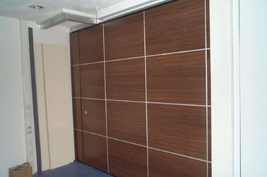 MDF επιφάνειας μελαμινών ξύλινος ακουστικός τοίχος χωρισμάτων για το καθιστικό/το γραφείο