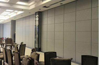 Soundproof κινητό πάτωμα τοίχων χωρισμάτων ξενοδοχείων γλιστρώντας στο ανώτατο όριο 1200mm πλάτος