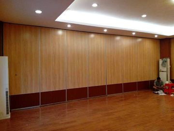 Πολυ τοίχος χωρισμάτων χρώματος ξύλινος κρεμώντας/ακουστικοί γλιστρώντας διπλώνοντας διαιρέτες δωματίων