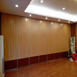 Αίθουσα συμποσίου που διπλώνει την κινητή μόνωση θερμότητας τοίχων χωρισμάτων και αλεξίπυρος