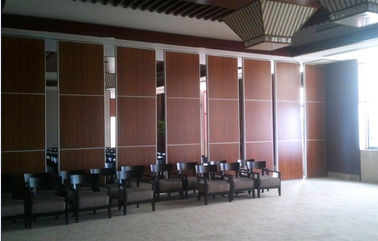 Αίθουσα συμποσίου ξενοδοχείων που διπλώνει τη μελαμίνη τελειωμένο ύφασμα ISO9001 τοίχων χωρισμάτων