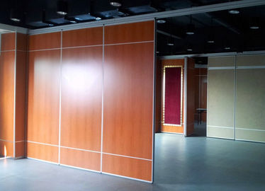 Αίθουσα συμποσίου ξενοδοχείων που διπλώνει τη μελαμίνη τελειωμένο ύφασμα ISO9001 τοίχων χωρισμάτων