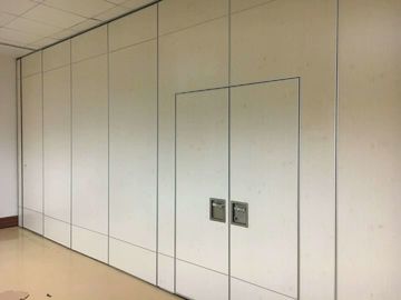 Soundproof μορφωματικοί γλιστρώντας τοίχοι χωρισμάτων με την εσωτερική θέση πορτών