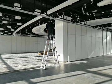 Αίθουσα χορού που γλιστρά διπλώνοντας χωρισμάτων τα κινητά πρότυπα μόνωσης ASTM τοίχων υγιή