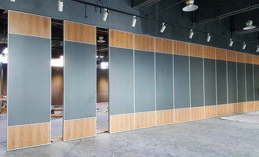 Συρόμενες πόρτες κινητό Acsoustic αλουμινίου που διπλώνουν τον τοίχο χωρισμάτων για το πολυ χρώμα γραφείων