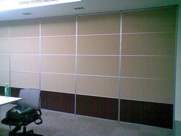 Η συνήθεια ενεργοποιεί τους διακοσμητικούς υλικούς γλιστρώντας τοίχους χωρισμάτων που κρεμούν το σύστημα για την τάξη