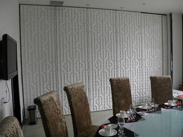 Αίθουσα χορού που γλιστρά τους φορητούς τοίχους χωρισμάτων αιθουσών κινητούς με τη ζωγραφική τοπίων