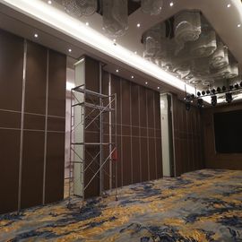 Εσωτερικές ξύλινες συρόμενες πόρτες τοίχων χωρισμάτων σχεδίου ακουστικές για την αίθουσα συνεδριάσεων/την αίθουσα συμποσίου