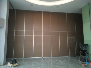 Εσωτερικές ξύλινες συρόμενες πόρτες τοίχων χωρισμάτων σχεδίου ακουστικές για την αίθουσα συνεδριάσεων/την αίθουσα συμποσίου