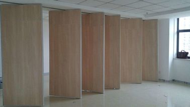 Αίθουσα Banqueting που γλιστρά Soundproof ξύλινο πορτών τοίχων χωρισμάτων με την επιφάνεια υφάσματος