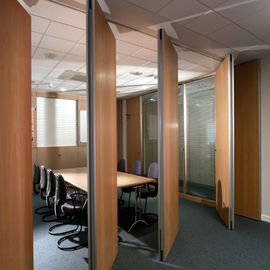 Ξύλινοι υγιείς τοίχοι χωρισμάτων απορρόφησης εύκαμπτοι γλιστρώντας 85mm για την αίθουσα γραφείων και συνεδριάσεων