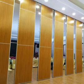 Εσωτερικό αργίλιο που γλιστρά διπλώνοντας τοίχους χωρισμάτων 65mm τους κινητούς για την αίθουσα συνεδριάσεων