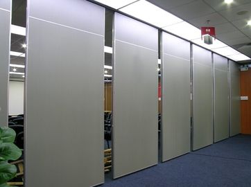 Κίνηση του λειτουργικού τοίχου χωρισμάτων με το ανασταλμένο σύστημα διαδρομής για το εσωτερικό γραφείο