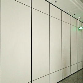 Ακουστικός ξύλινος κινητός λειτουργικός διπλώνοντας τοίχος χωρισμάτων για την αίθουσα συμποσίου