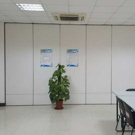 Ολίσθηση διπλώνοντας τη λειτουργική κινητή πόρτα τοίχων χωρισμάτων για το γραφείο για να διαιρέσει το δωμάτιο