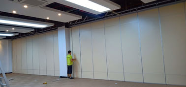 Διακοσμητικό υλικό που γλιστρά διπλώνοντας τα κινητά συστήματα τοίχων χωρισμάτων για τη αίθουσα συνδιαλέξεων
