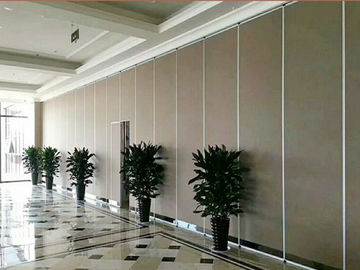Ακουστικοί λειτουργικοί κινητοί τοίχοι που γλιστρούν διπλώνοντας τα χωρίσματα διαιρετών δωματίων για την αίθουσα συνεδριάσεων