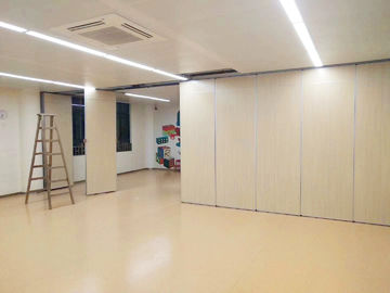 Κινητός τοίχων ξύλινος διπλώνοντας χωρισμάτων τοίχων λειτουργικός τοίχος χωρισμάτων πορτών ακουστικός για το γραφείο