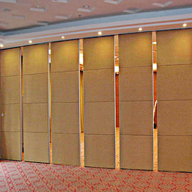 Συρόμενη πόρτα που διπλώνει το χώρισμα τοίχων για το μεγάλο δωμάτιο λειτουργίας ξενοδοχείων