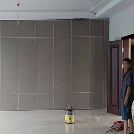 Soundproof διπλώνοντας κινητή αίθουσα χορού τοίχων χωρισμάτων ξενοδοχείων που γλιστρά τα πτυσσόμενα χωρίσματα τοίχων