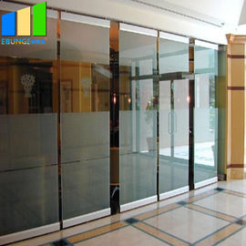 Πτυσσόμενο γραφείο που διπλώνει το γυαλί τοίχων χωρισμάτων που διπλώνει την πόρτα 12mm λειτουργικό σύστημα χωρισμάτων γυαλιού Frameless