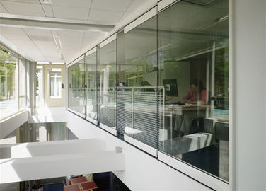 Μετριασμένος διαιρέτης δωματίων χωρισμάτων γυαλιού αργιλίου Soudproof Frameless για το γραφείο