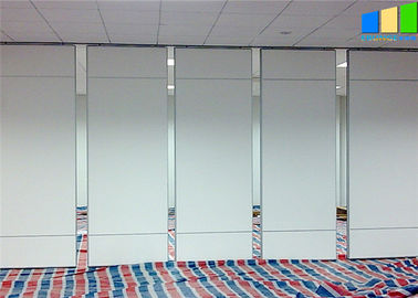 Άσπρο πλαίσιο αργιλίου τοίχων χωρισμάτων μελαμινών κινητό που διπλώνει προσαρμοσμένο το επιτροπή γραφείο