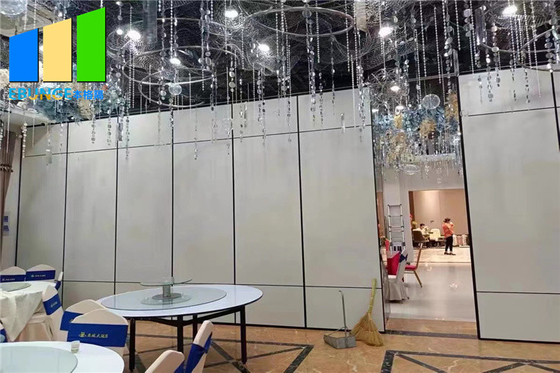 Ξύλινοι κινητοί διπλώνοντας κινητοί τοίχοι πορτών χωρισμάτων για το εστιατόριο