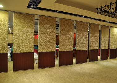 Κινητοί τοίχοι χωρισμάτων αιθουσών συνεδριάσεων, τοίχος χωρισμάτων αργιλίου με τη συρόμενη πόρτα