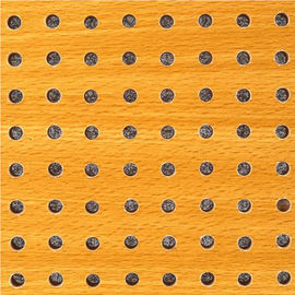 Οι κίτρινες διατρυπημένες ξύλινες ακουστικές επιτροπές καθιστούν αλεξίπυρες την υγιούς επιτροπή τοίχων επιφάνειας καπλαμάδων