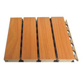 MDF ξύλινο αυλακωμένο αλεξίπυρο υλικό μείωσης θορύβου ακουστικής επιτροπής ASTM