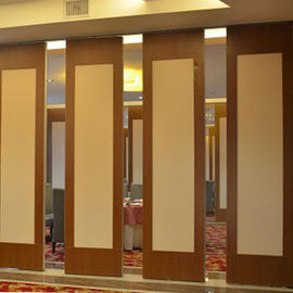 Κινητοί ξύλινοι Soundproof διπλώνοντας τοίχοι χωρισμάτων δωματίων γλιστρώντας για την αίθουσα συμποσίου ακουστική