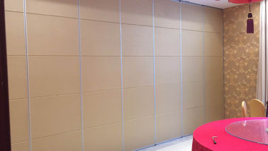 Κινητοί τοίχοι χωρισμάτων αιθουσών συνδιαλέξεων, εσωτερικοί υγιείς διαιρέτες τοίχων απόδειξης κυλίνδρων συρόμενων πορτών