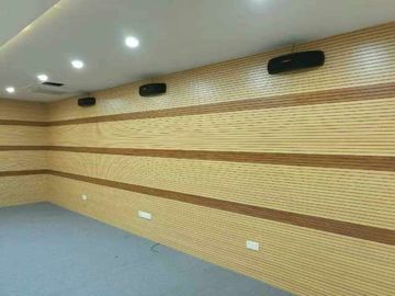 Εσωτερική διακοσμητική υλική ξύλινη αυλακωμένη ακουστική επιτροπή σχεδίου για την αίθουσα λειτουργίας