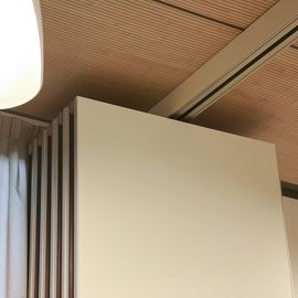 Ξύλινο λειτουργικό γλιστρώντας διπλώνοντας χώρισμα ξενοδοχείων/ακουστικός κινητός τοίχος χωρισμάτων