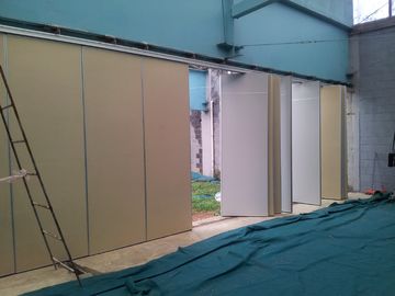 Εξωτερικό αλουμίνιο που γλιστρά διπλώνοντας τους διαιρέτες δωματίων χωρισμάτων πορτών για το μπαλκόνι