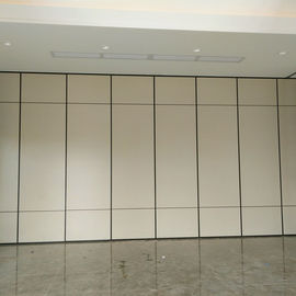Ακκορντέον που διπλώνει τον ακουστικό μορφωματικό τοίχο χωρισμάτων πορτών για την αποθήκη εμπορευμάτων