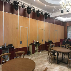 Αίθουσα χορού που διπλώνει τα ακουστικά ξύλινα κινητά χωρίσματα συστημάτων τοίχων χωρισμάτων για το ξενοδοχείο