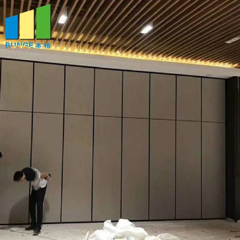 Εύκολη και γρήγορη εγκατάσταση Πλαστικός διαχωριστικός τοίχος Ανασύρσιμοι διαχωριστικοί τοίχοι με σύστημα κρεμασμένων γραμμών