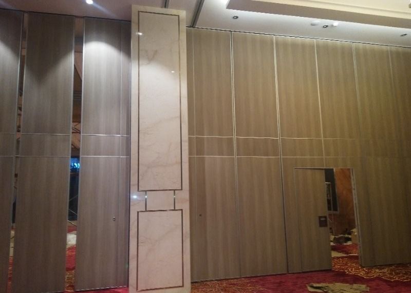 ξύλινη κινητή περιουσία ανοξείδωτου Hpl Συνθηκών τάξεων 65mm που διπλώνει το λειτουργικό τοίχο χωρισμάτων για την Ινδία